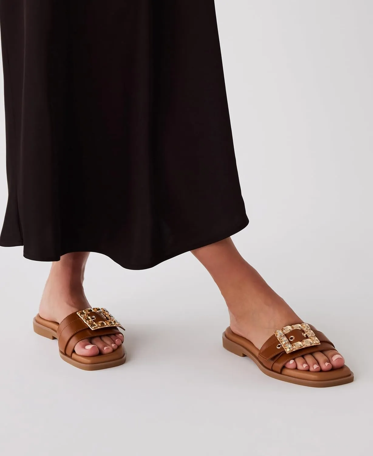 Anne Klein Women's Capara Flat Sandal