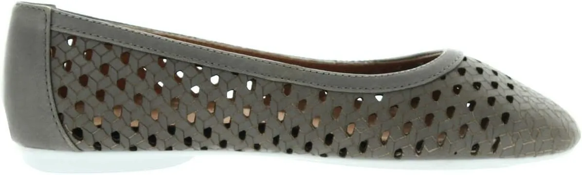 Gentle Souls by Kenneth Cole Women's Eugene Travel Ballet Woven Flat