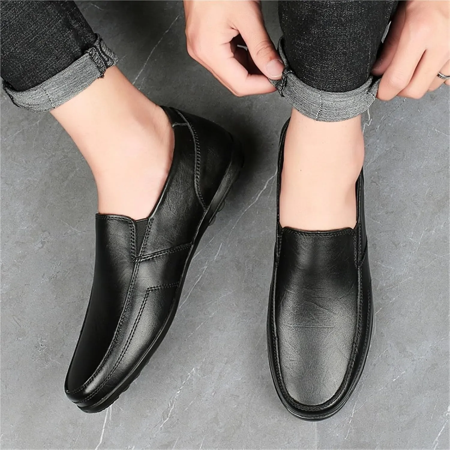 Men's Loafers Shoes Round Toe Vegan Leather Solid Color Loafer Shoes Flexible Comfortable Flat Heel Classic Slip On