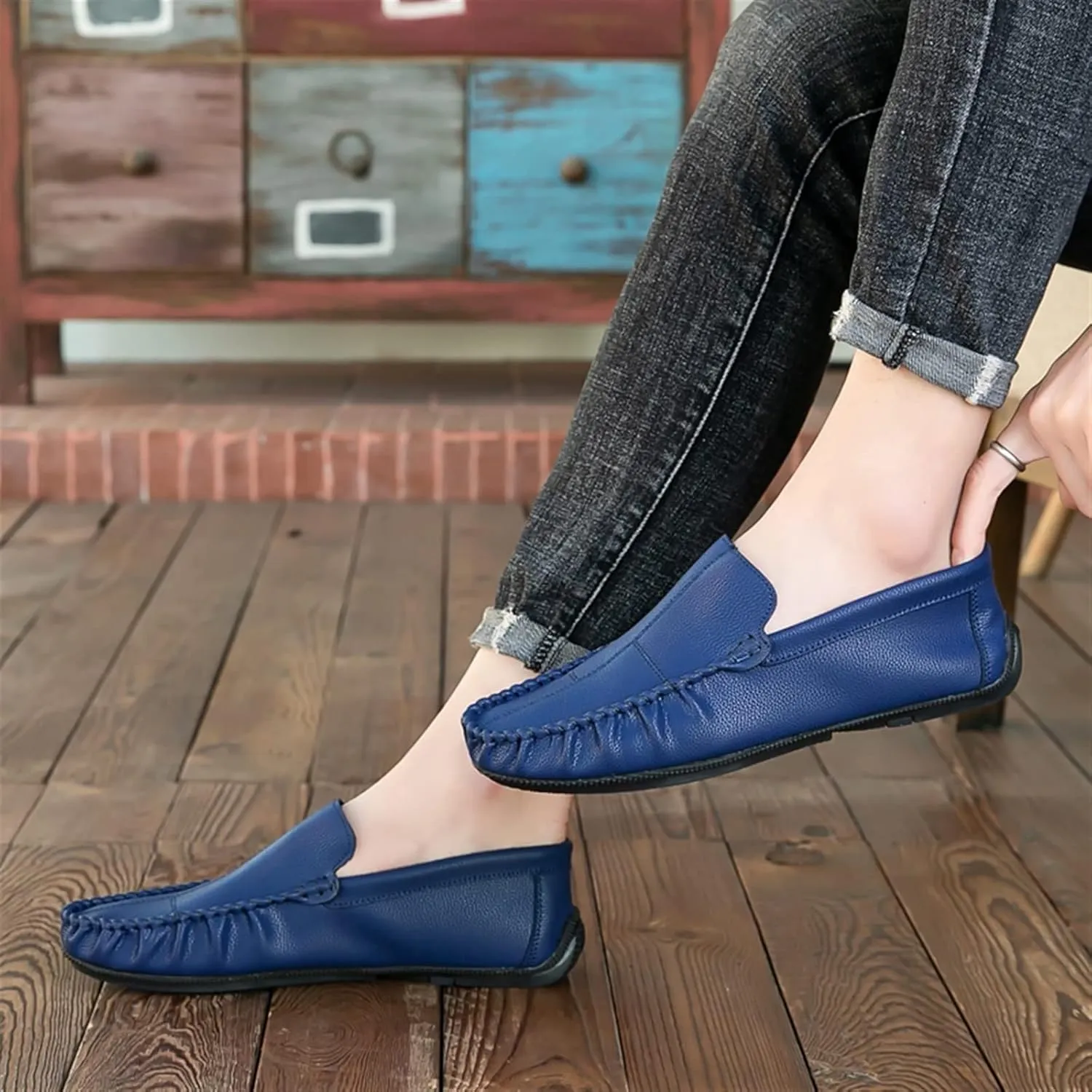 New Men's Loafers Shoes Stitching Details Slip On Moccasins Shoes Vegan Leather Anti-slip Flat Heel Flexible Classic Slip-on