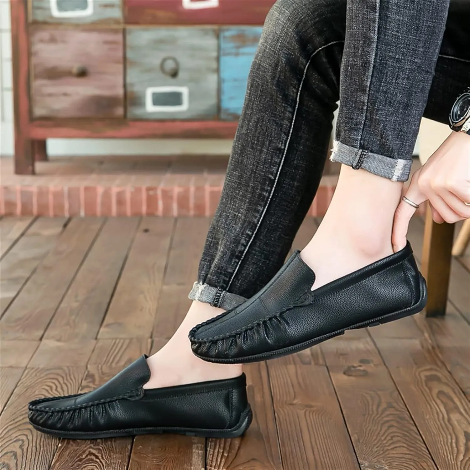 New Men's Loafers Shoes Stitching Details Slip On Moccasins Shoes Vegan Leather Anti-slip Flat Heel Flexible Classic Slip-on