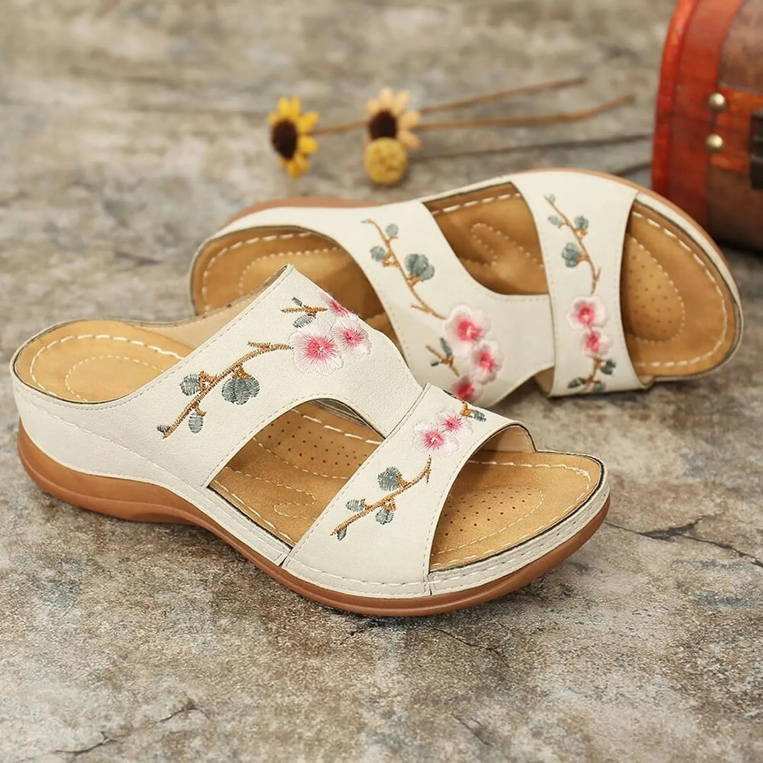 Orthopedic Slippers for Women Embroidery Leather Vamp Non Slip Shoes Wide Width Open Toe Shoes Arch Support Orthotic Slides Slippers Beach Vacation Summer Flat